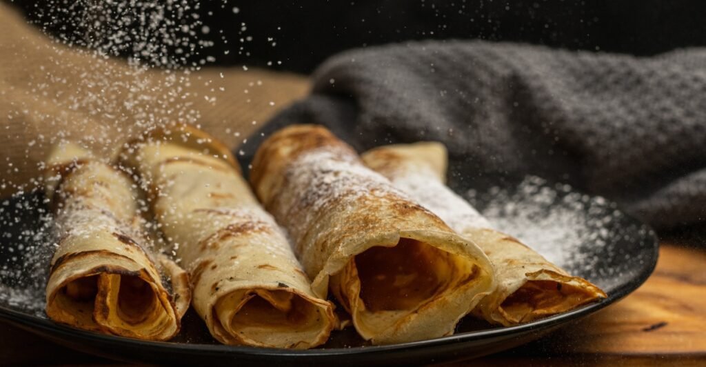 Panqueques argentinos recheados com dulce de leche e cobertos com açúcar.