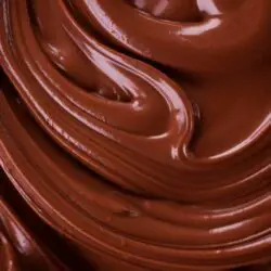 Ganache de chocolate clássico, ideal para coberturas e recheios.