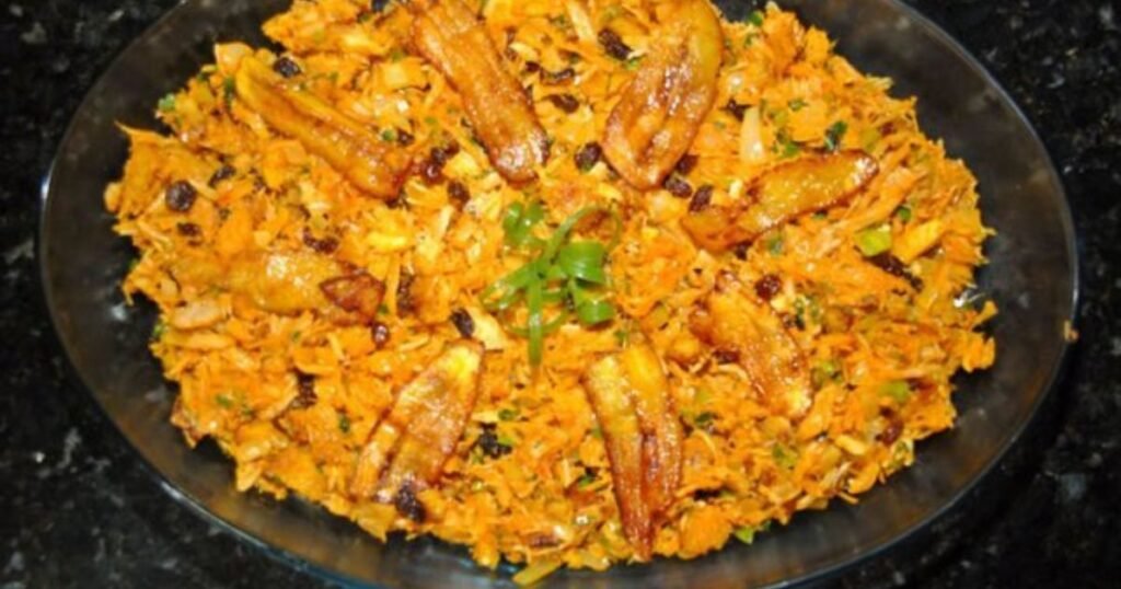 Pirarucu de casaca servido com banana-da-terra, farinha e legumes – comida típica da região Norte do Brasil