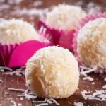 Brigadeiro gourmet de beijinho, coberto com coco ralado.